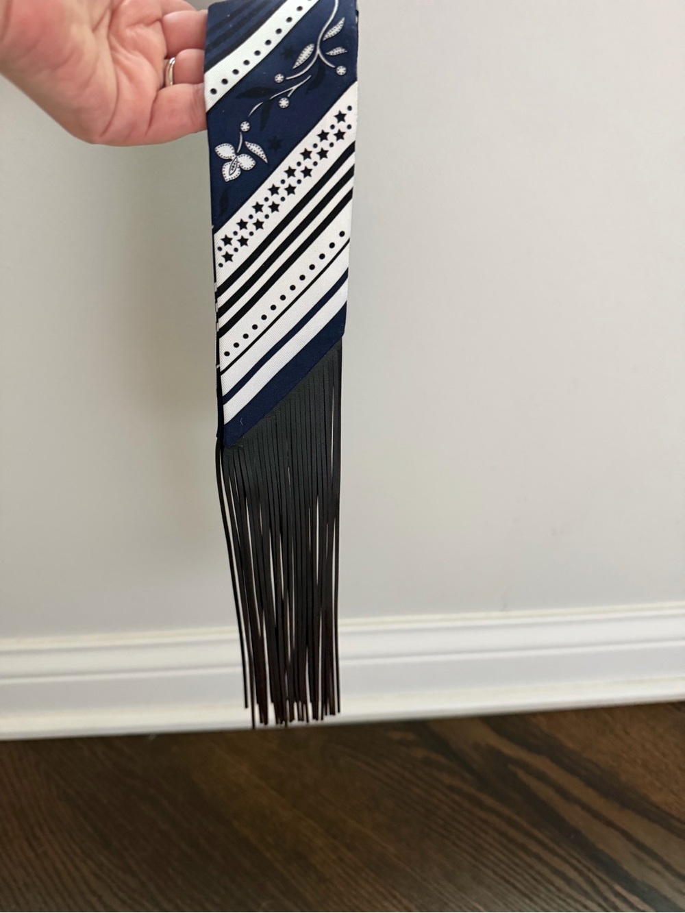 Hermes Navy & White Silk Leather Fringe Twilly Scarf Festival Des Amazones - Picture 4 of 11